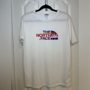 The North Face - Basic Sporty White Casual Athletic Short Sleeve Tee in Size L